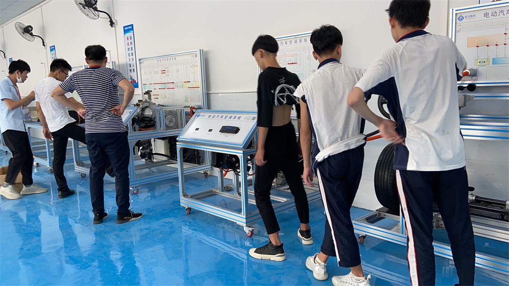 广东省创业工贸技工学校 中才教仪客户案例5 汽车教学设备