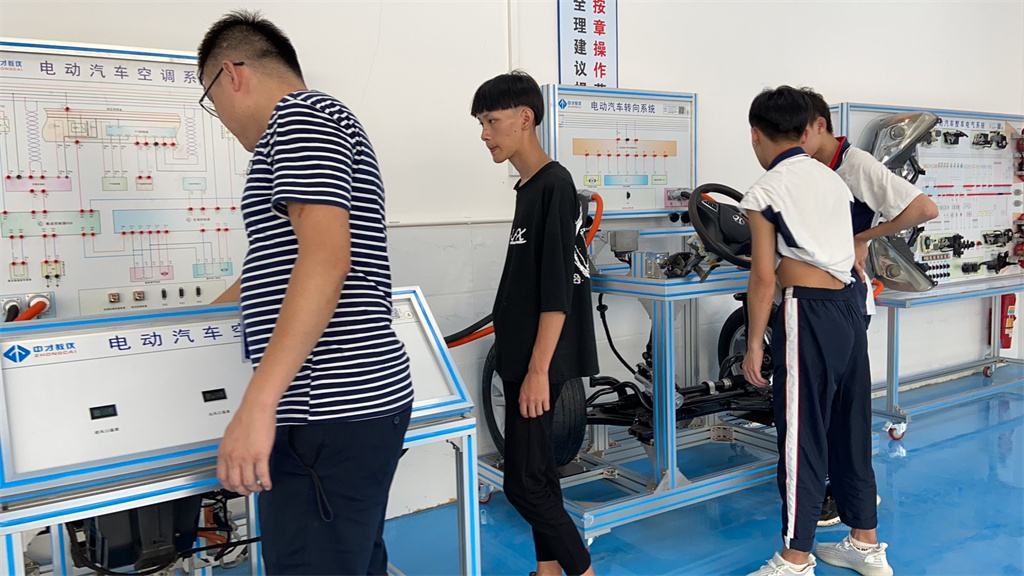 广东省创业工贸技工学校 中才教仪客户案例3 汽车教学设备